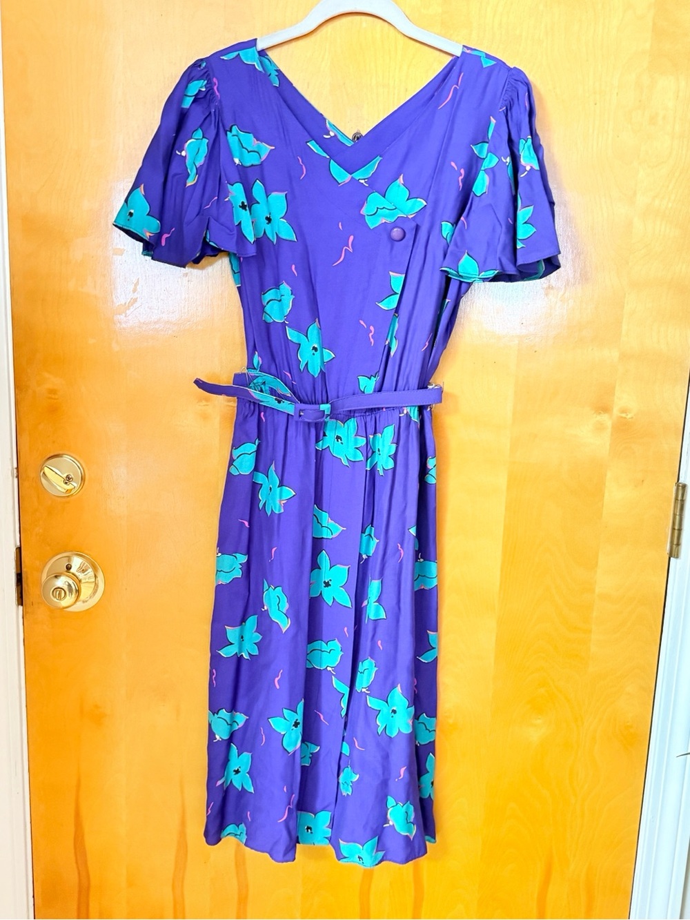 Vintage 1980s Purple Dress with Flutter Sleeves and Teal Floral Print - Picture 8 of 8
